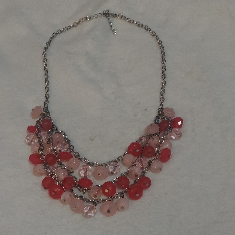 6/$10 Chic Beaded Necklace in Red and Pink